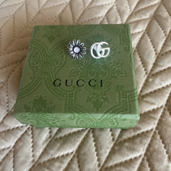 NEW! GUCCI Sterling Silver Flower Logo Mix Match earrings - Picture 2 of 5